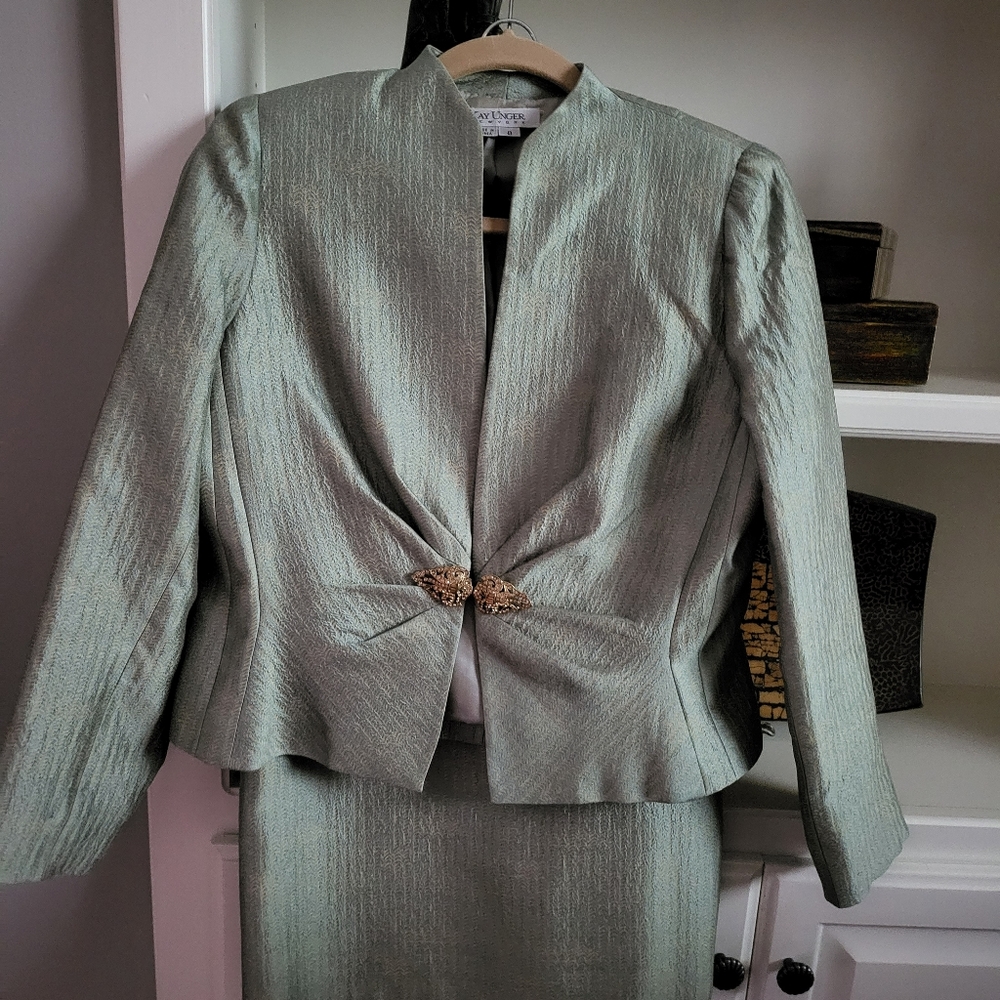 Kay Unger designer suit